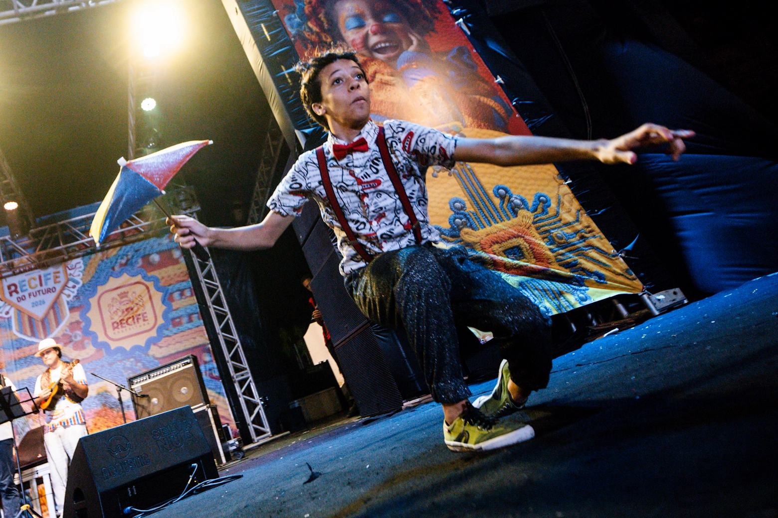 Heitor Miranda no show de Carlos, Praça do Arsenal   | Foto por Hannah Carvalho