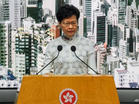 Hong Kong cede alla protesta
