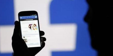 Troppe ore su Facebook al lavoro: il licenziamento è giustificato