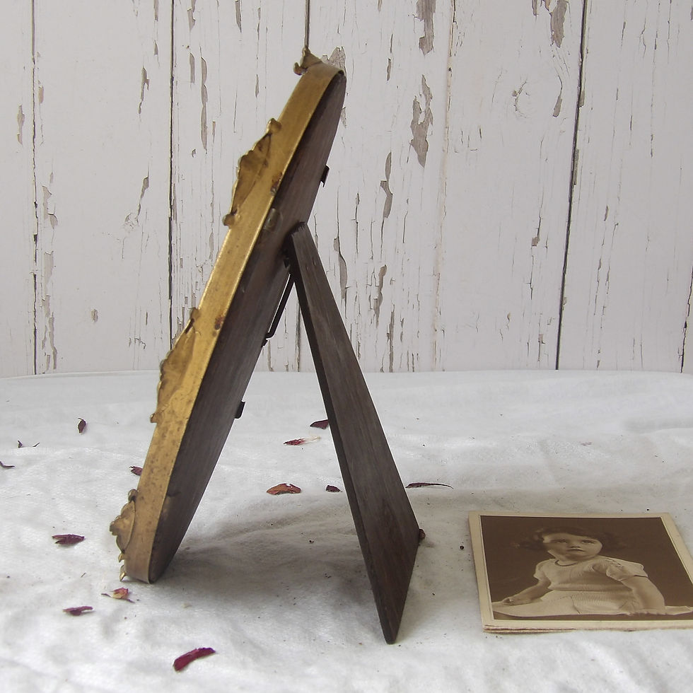 Thumbnail: oval vintage decorative tinplate photo frame