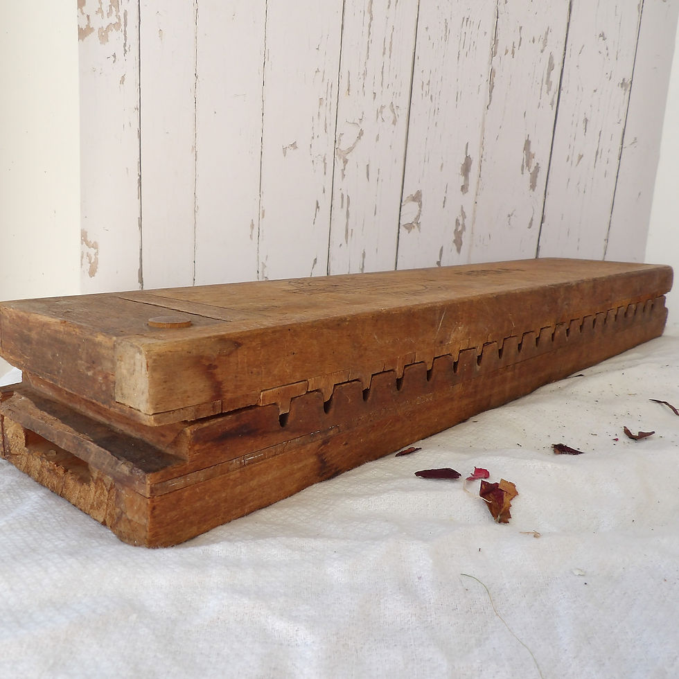 Thumbnail: Dutch vintage wooden cigar mould press