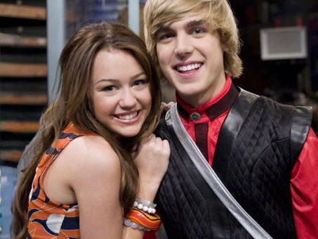 ATOR CODY LINLEY FALA SOBRE O VIGÉSIMO ANIVERSÁRIO DE HANNAH MONTANA EM 2026