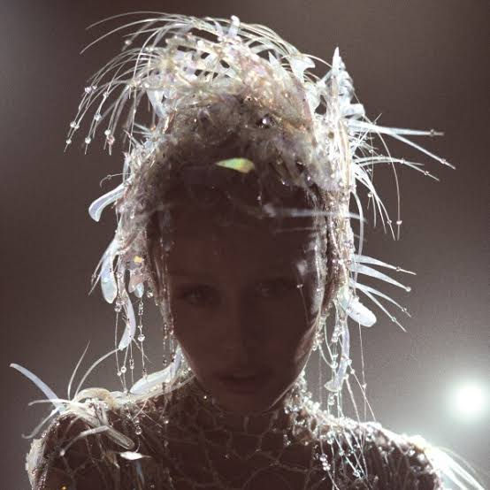 MILEY CYRUS RECEBE UMA INDICAÇÃO AO GRAMMY AWARDS 2026 POR “SOMETHING BEAUTIFUL”