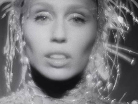 CANTORA BRASILEIRA MANU BAHTIDAO FAZ COVER DE MILEY CYRUS