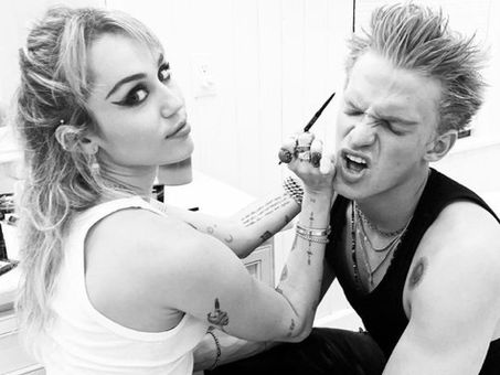 CODY SIMPSON, EX-NAMORADO DE MILEY, DECLARA SEU AMOR A “HANNAH MONTANA”