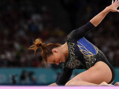 Jade Spears ou Britney Barbosa: Atleta brasileira crava série do solo na ginástica artística ao som da Princesa POP