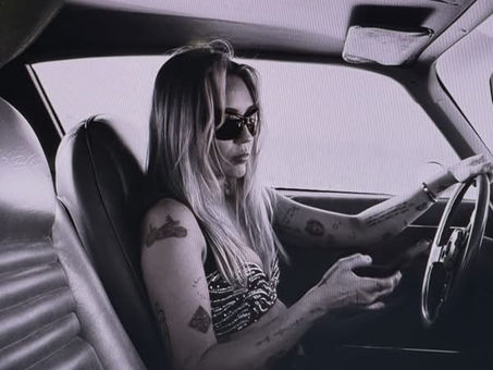 HOLLYWOOD BOWL: MILEY COMPARTILHA VÍDEO DE ENSAIO DE “DIFFERENT RELIGION”