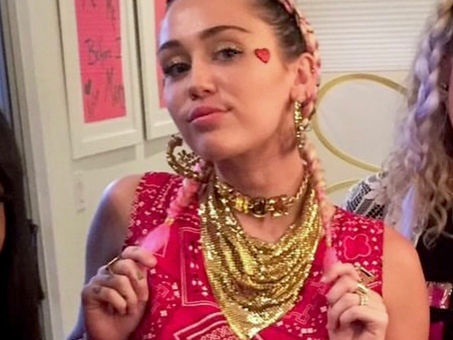 FOTOS ANTIGAS INÉDITAS DE MILEY SÃO DIVULGADAS