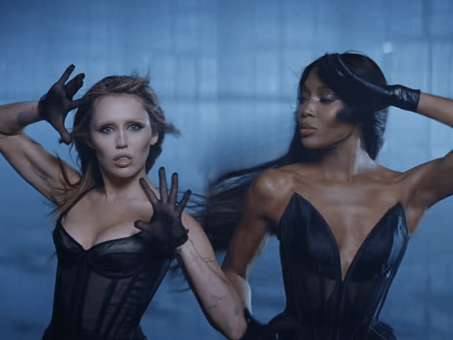 NAOMI CAMPBELL LANÇA O CONCURSO “POSE CHALLANGE”