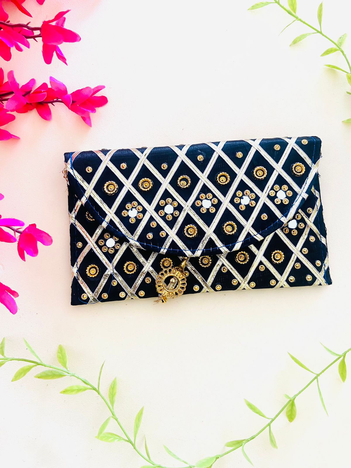 Women Mirror Black Clutch Bag with One Compartment and Magnetic Lock