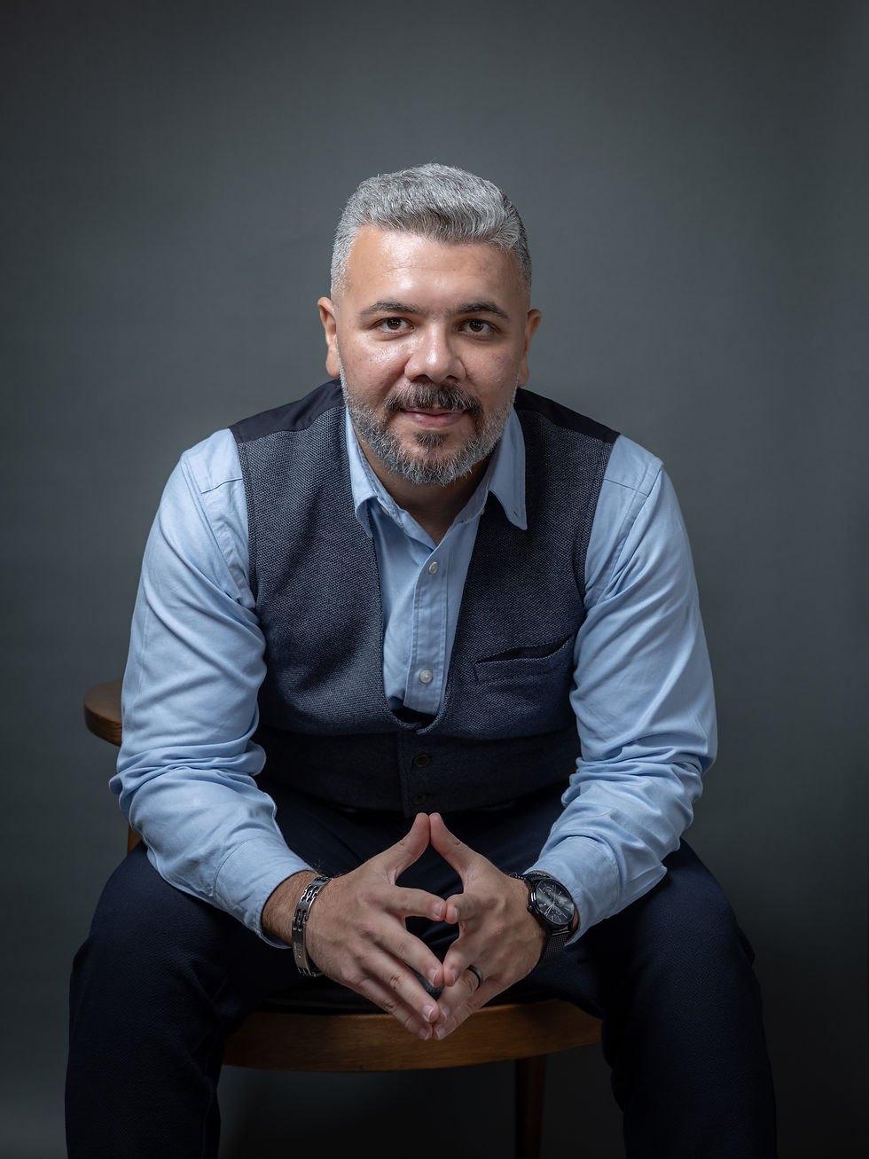 business portrait photography near me for service professionals—warm, authentic portraits that build trust instantly and elevate your brand. Book today.