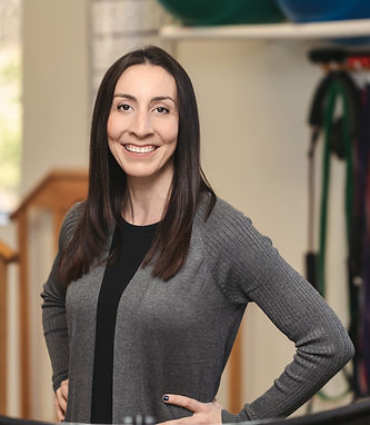 Headshot of Dr. Elisa Gillespie, physical therapist and owner of Proactive Motion Physical Therapy in Huntersville, NC.