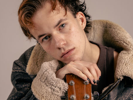 The Voice-deltaker Lukas Dean til Safari Fornebu
