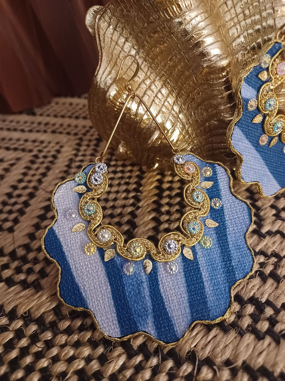 Thumbnail: Venus Blue Wave Hoop
