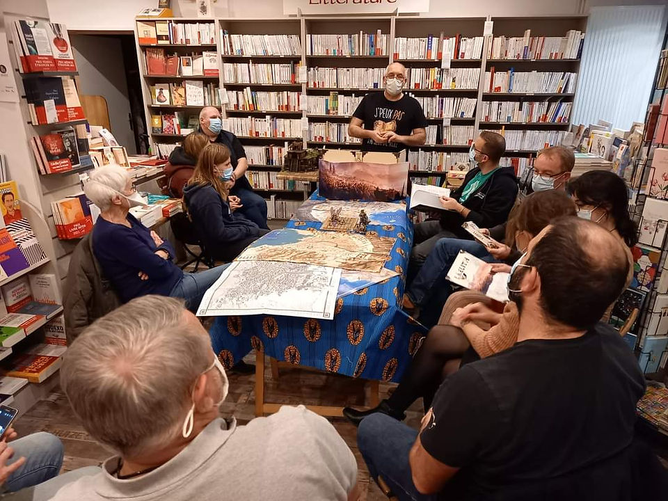 JMMJ présentant l’univers du jeu de rôle et Laelith lors d’une table ronde à la Librairie JMS