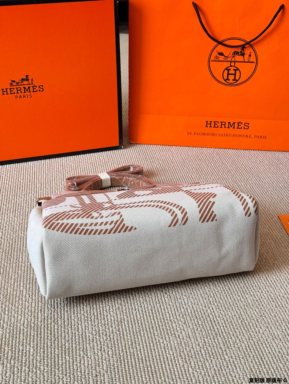 Thumbnail: HermEs Herbag Zip