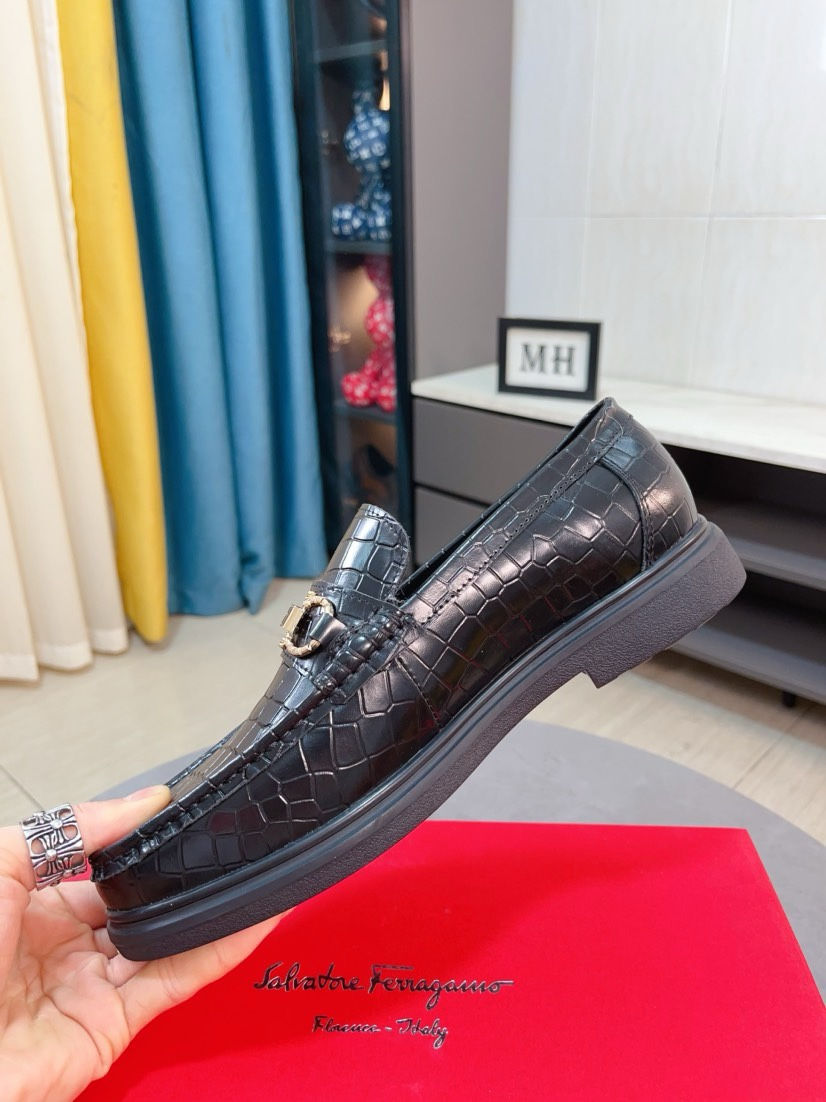 Miniatura: Ferragamo Leather Shoes