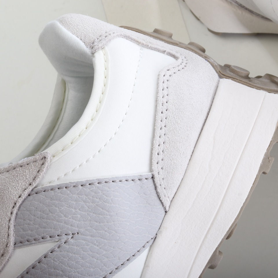 Thumbnail: New Balance 327