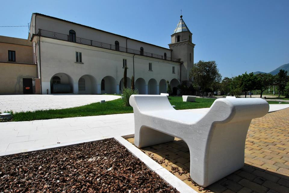 Miniatura: Trono