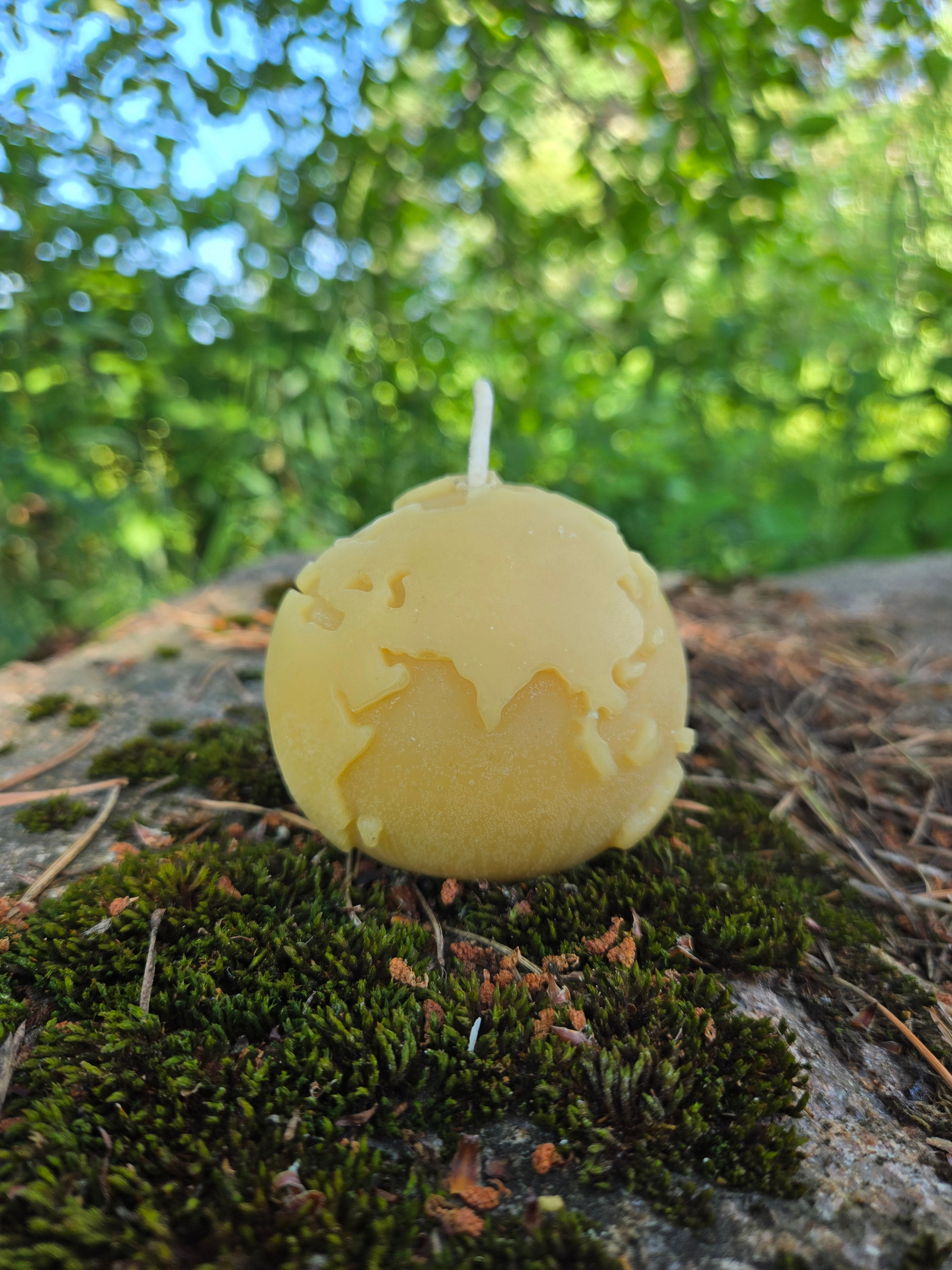 Beeswax Earth Candle