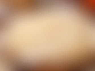 घर पर बने एकदम सफेद और कुरकुरे आलू के चिप्स, जो सही उबालने और सुखाने की तकनीक से तैयार किए गए हैं