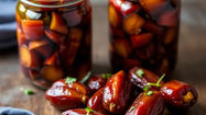 खजूर का चटपटा अचार रेसिपी - 4 दिन में तैयार, 1 साल तक फ्रेश! | FoodzLife