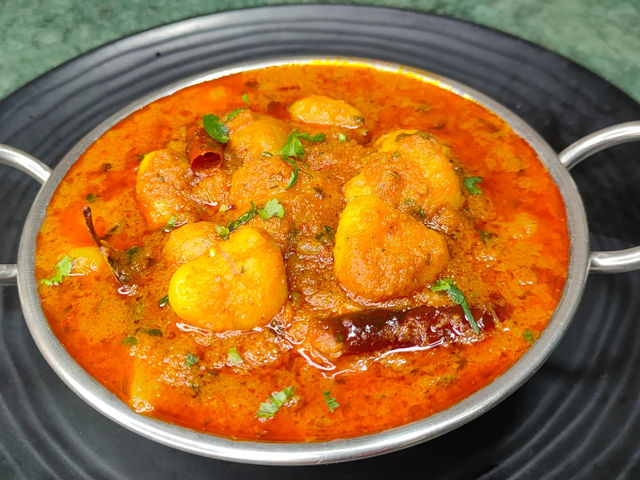 Singhare ki Sabji recipe – delicious Indian water chestnut curry for Navratri or fasting days, healthy and flavorful dish by FoodzLife.