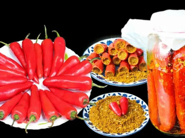 देसी तरीके से बना भरवा लाल मिर्च का अचार सरसों के तेल में