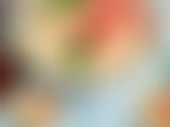 दही चावल के तीन स्वादिष्ट वेरिएशन - क्लासिक, स्पाइसी और फ्रूटी वर्जन। एक ही फ्रेम में तीन अलग-अलग कटोरों में सजे हुए दही चावल, ऊपर से ताज़ा धनिया, अनार के दाने और मसाले दिखाई दे रहे हैं। गर्मियों के लिए परफेक्ट स्वादिष्ट और हेल्दी रेसिपी