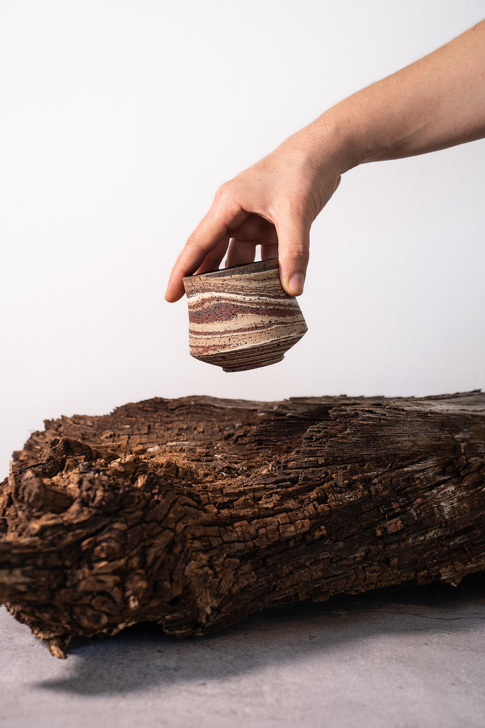 תמונה ממוזערת: Wood Marbled Ceramic Cup, Handmade Tumbler