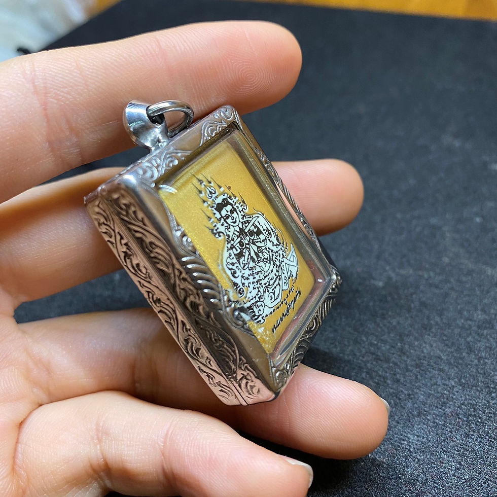 縮圖：古巴磐石 2559年開光 瓷面locket 金色特別版 持刀坤平 背後更是早期🦴粉坤平 