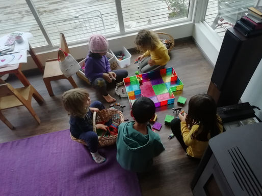 ¿Y cómo aprenden a socializar los niños “no escolarizados”?