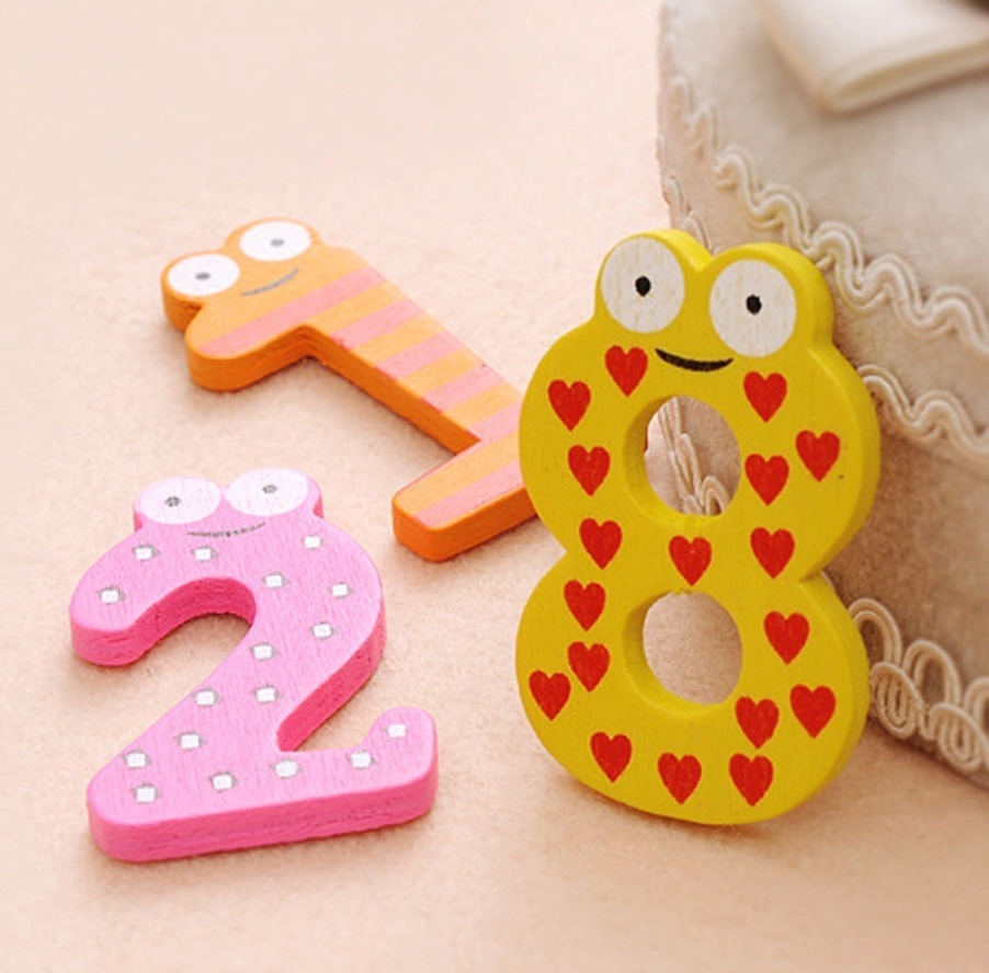 Miniatura: Calamite in legno a forma di lettere e numeri