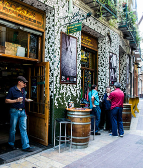 Fachada de las Bodegas Almau