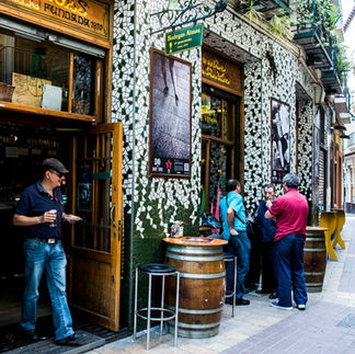 Fachada de las Bodegas Almau