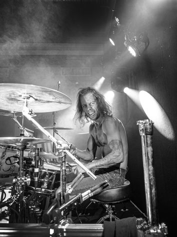 Sethpicturesmusic Evil Invaders ZW VNA03158.jpg