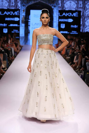 Engaging Wedding Outfits showcased in Lakme Fashion Week 2015!