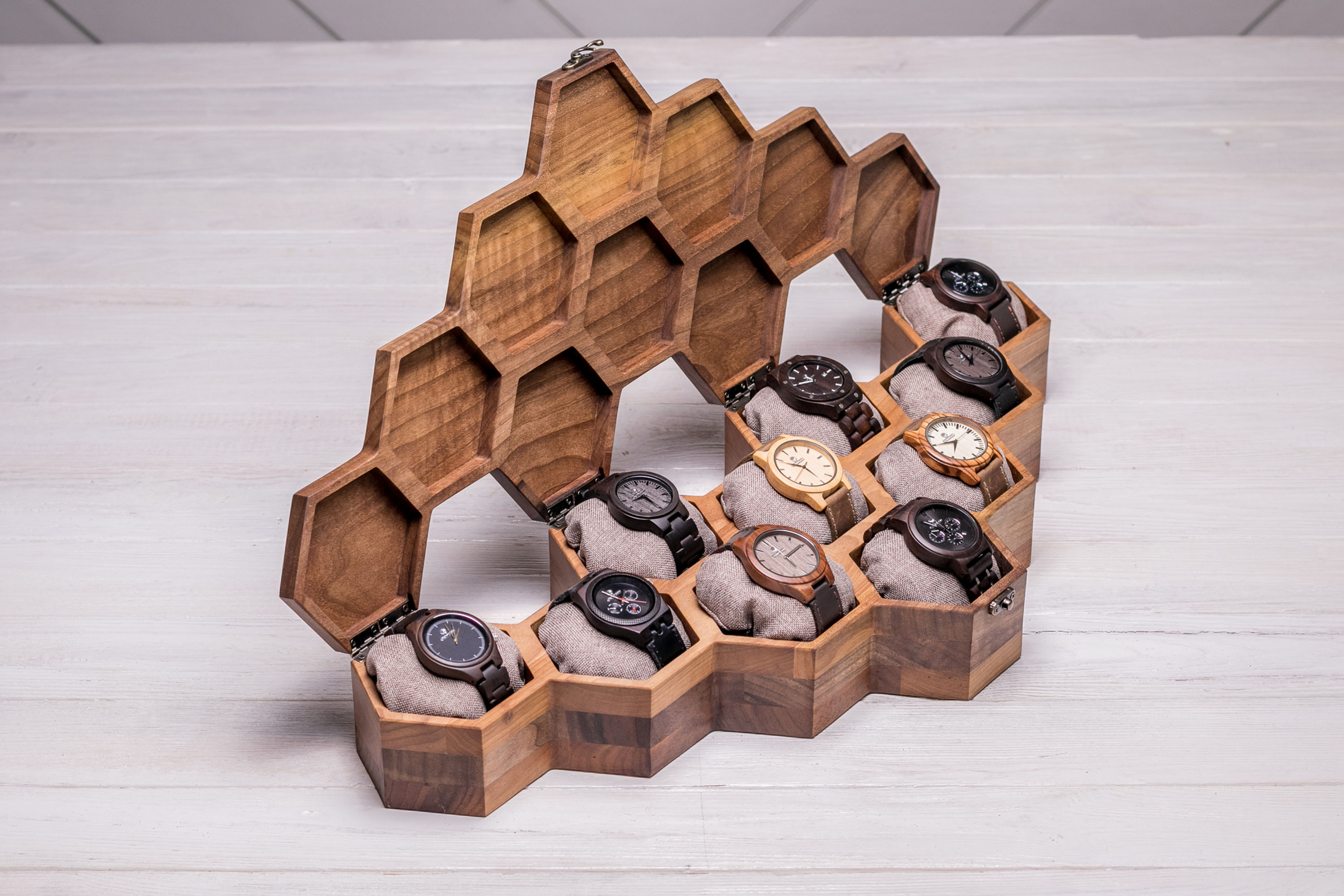 Сотовая шкатулка для 10 часов с деревянной крышкой