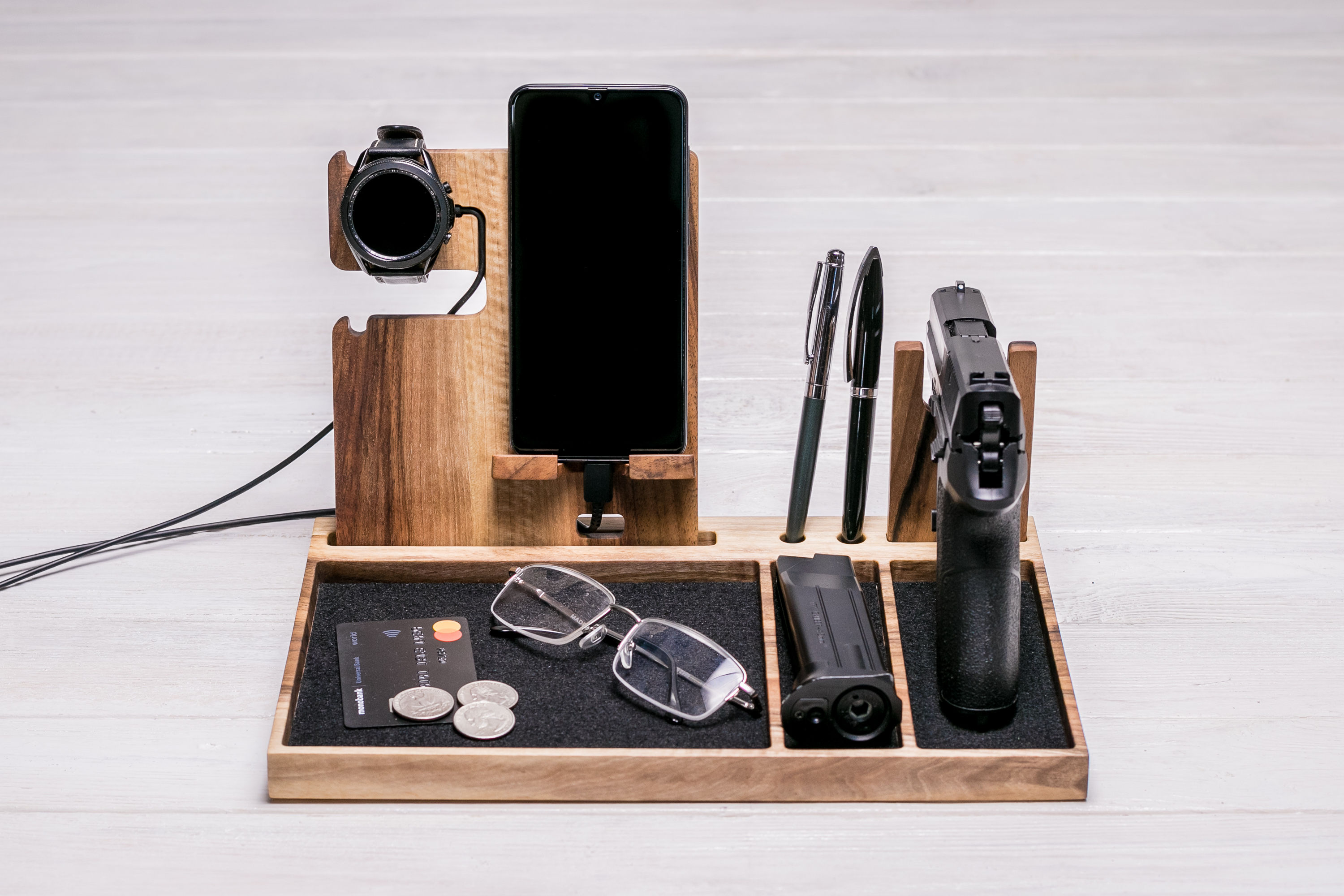 Подставка для пистолета, телефона и часов Samsung «Leon killer Galaxy»