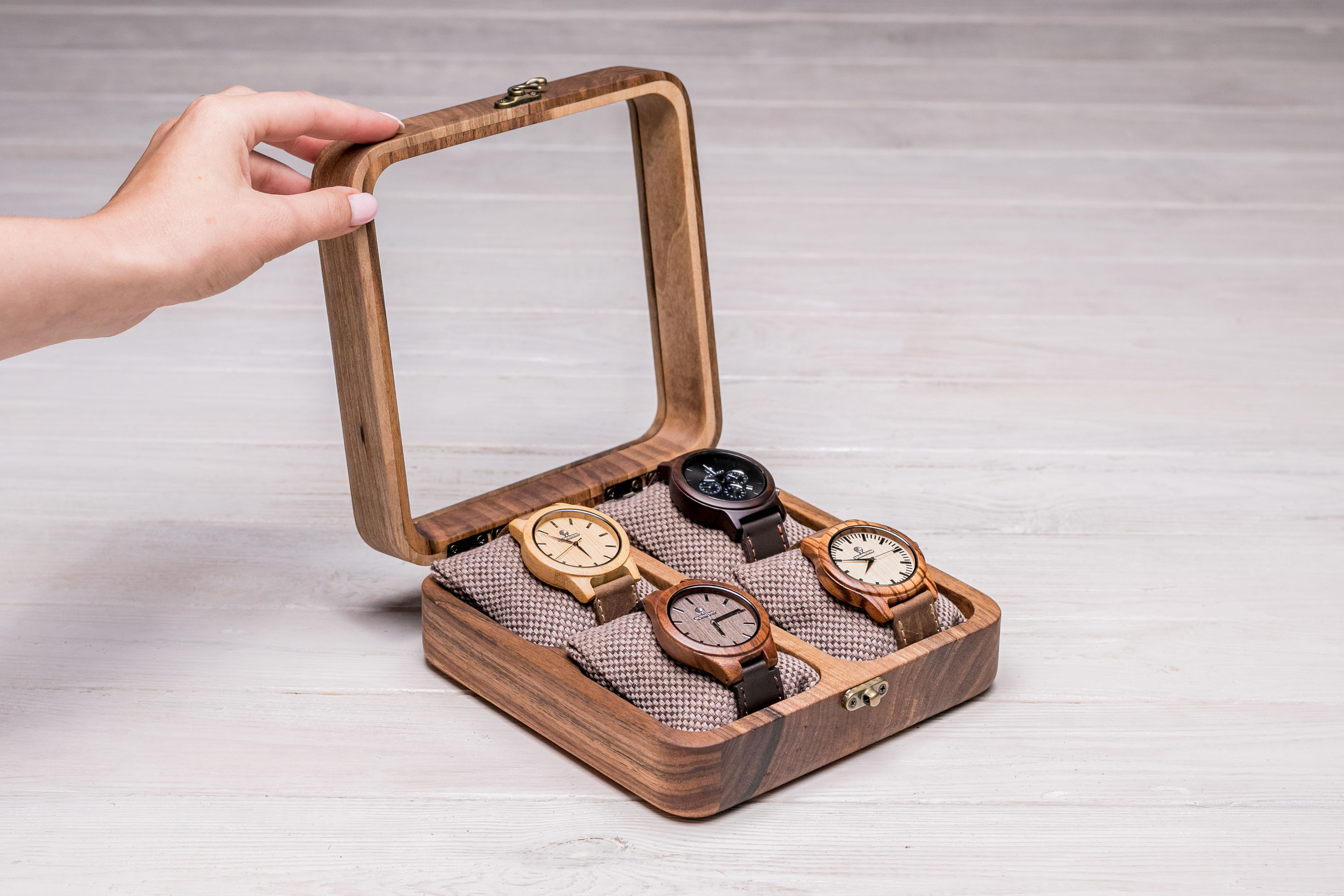 Цельная шкатулка для 4 часов со стеклянной крышкой