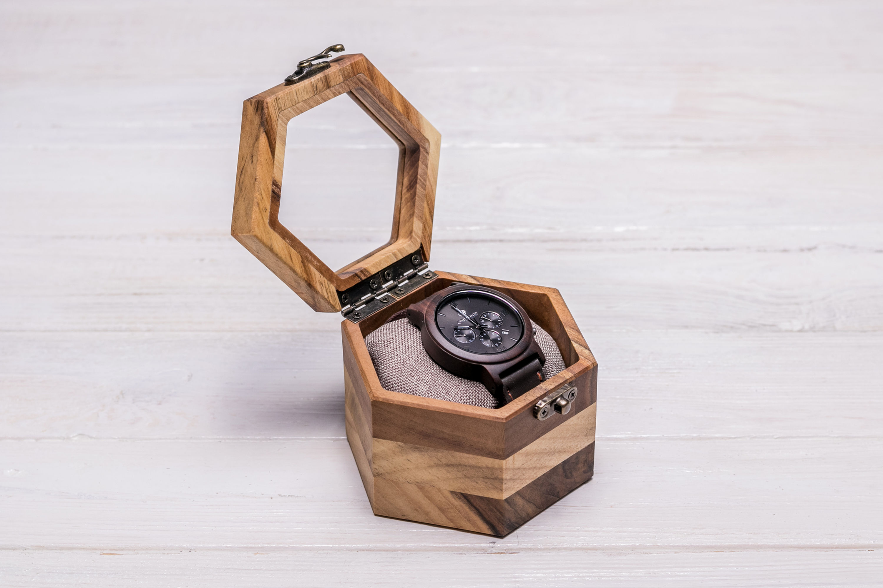 Сотовая шкатулка для часов со стеклянной крышкой