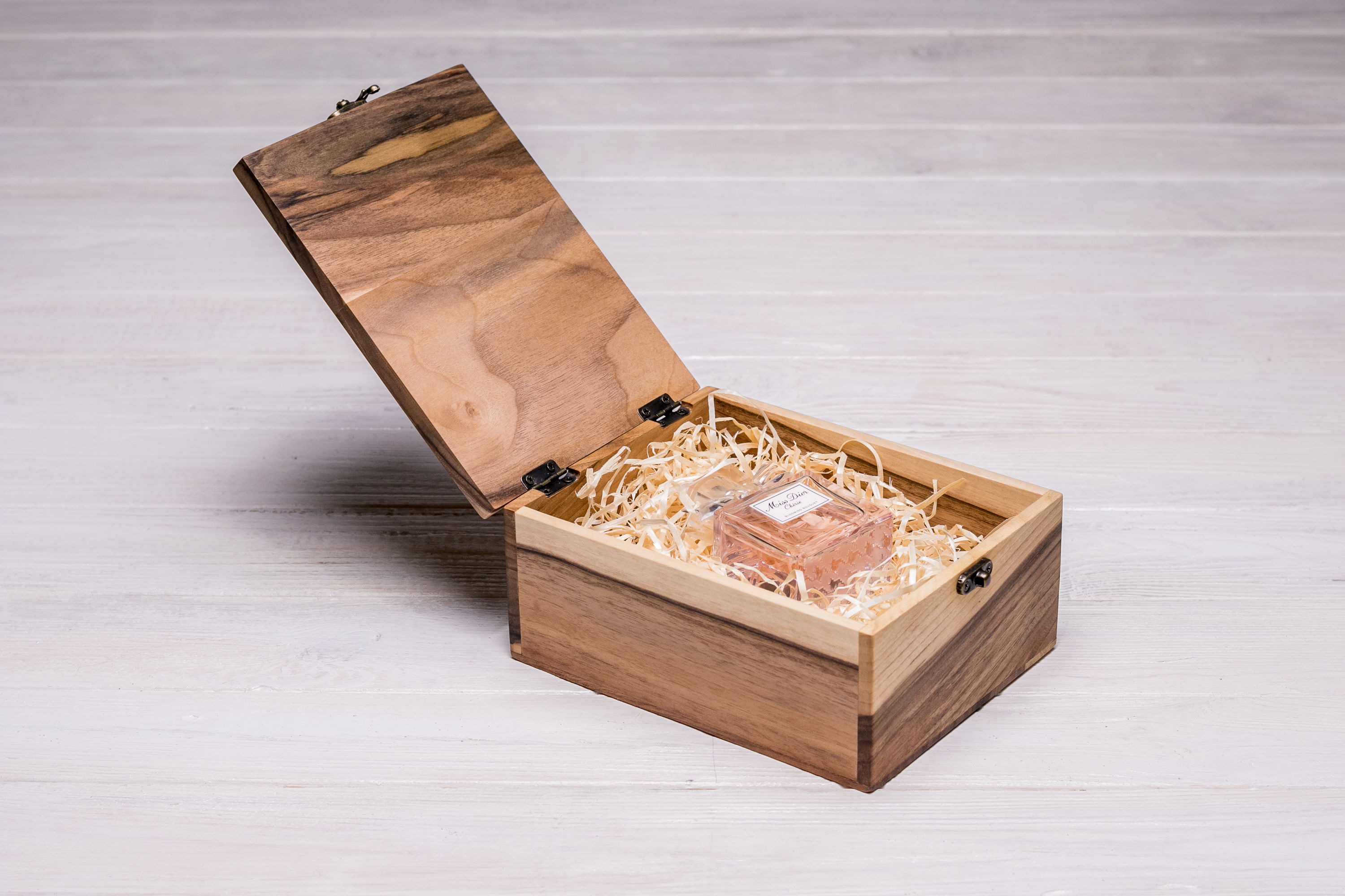 Подарочная коробочка из дерева S