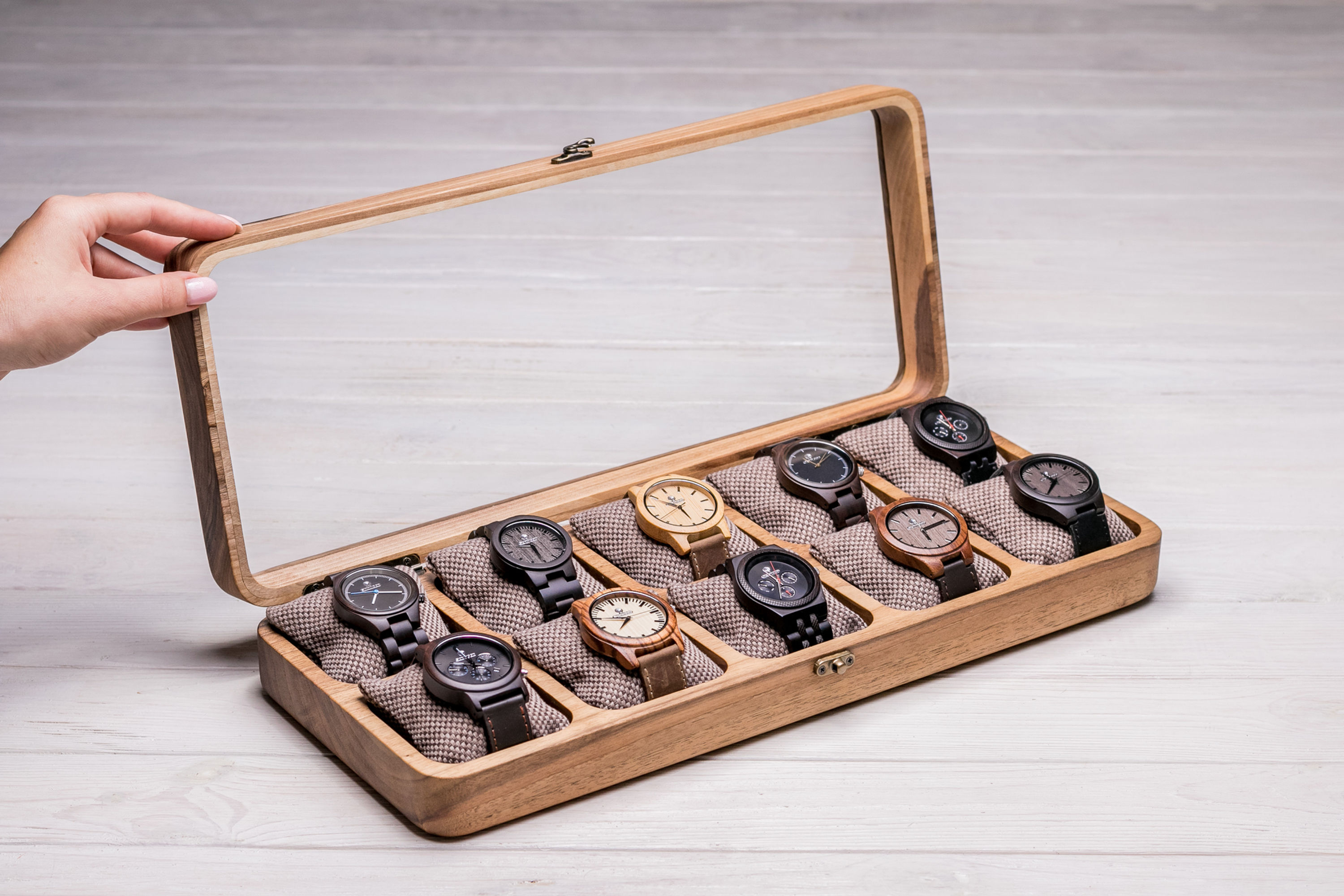 Цельная шкатулка для 10 часов со стеклянной крышкой