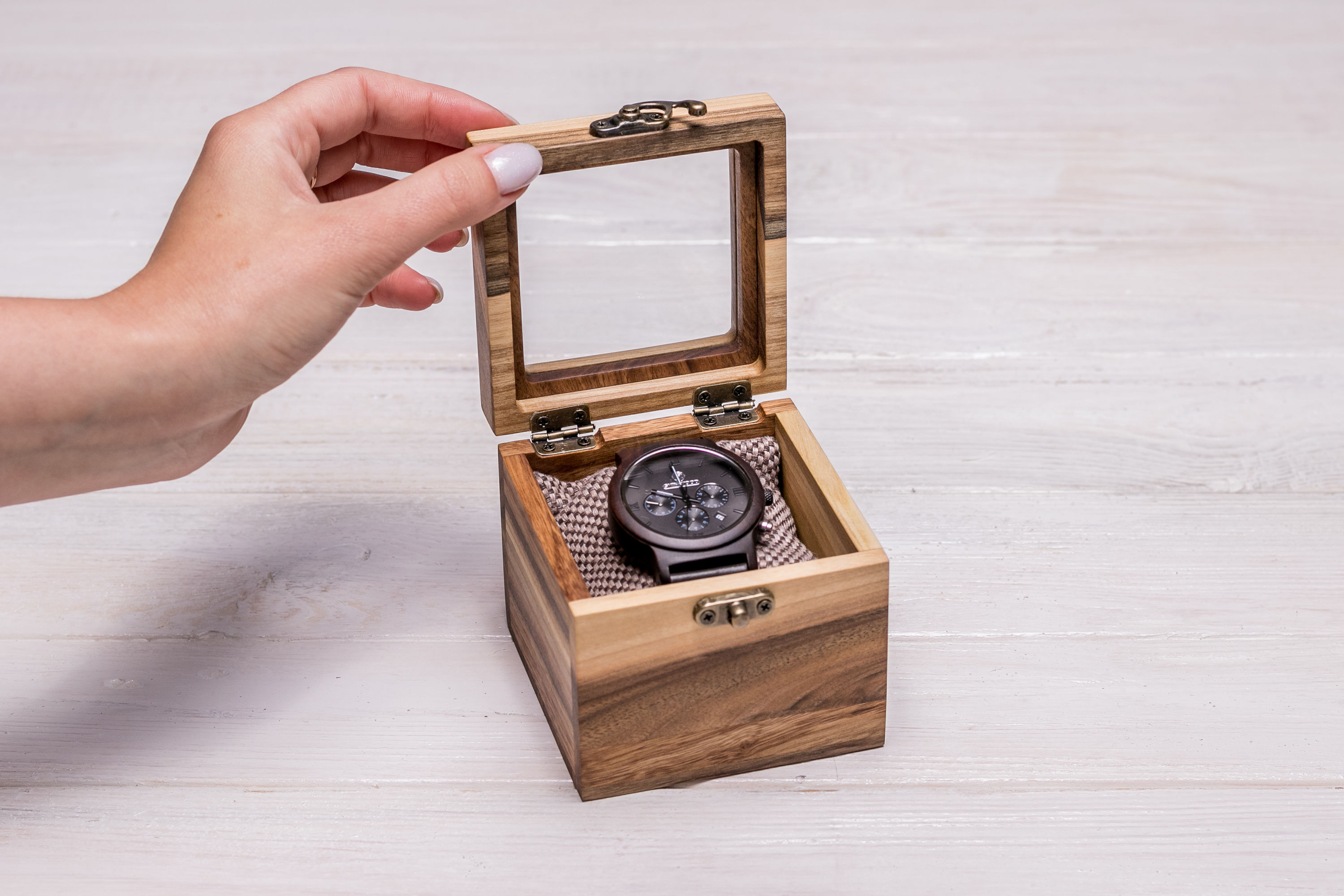 Коробочка для 1 часов со стеклянной крышкой