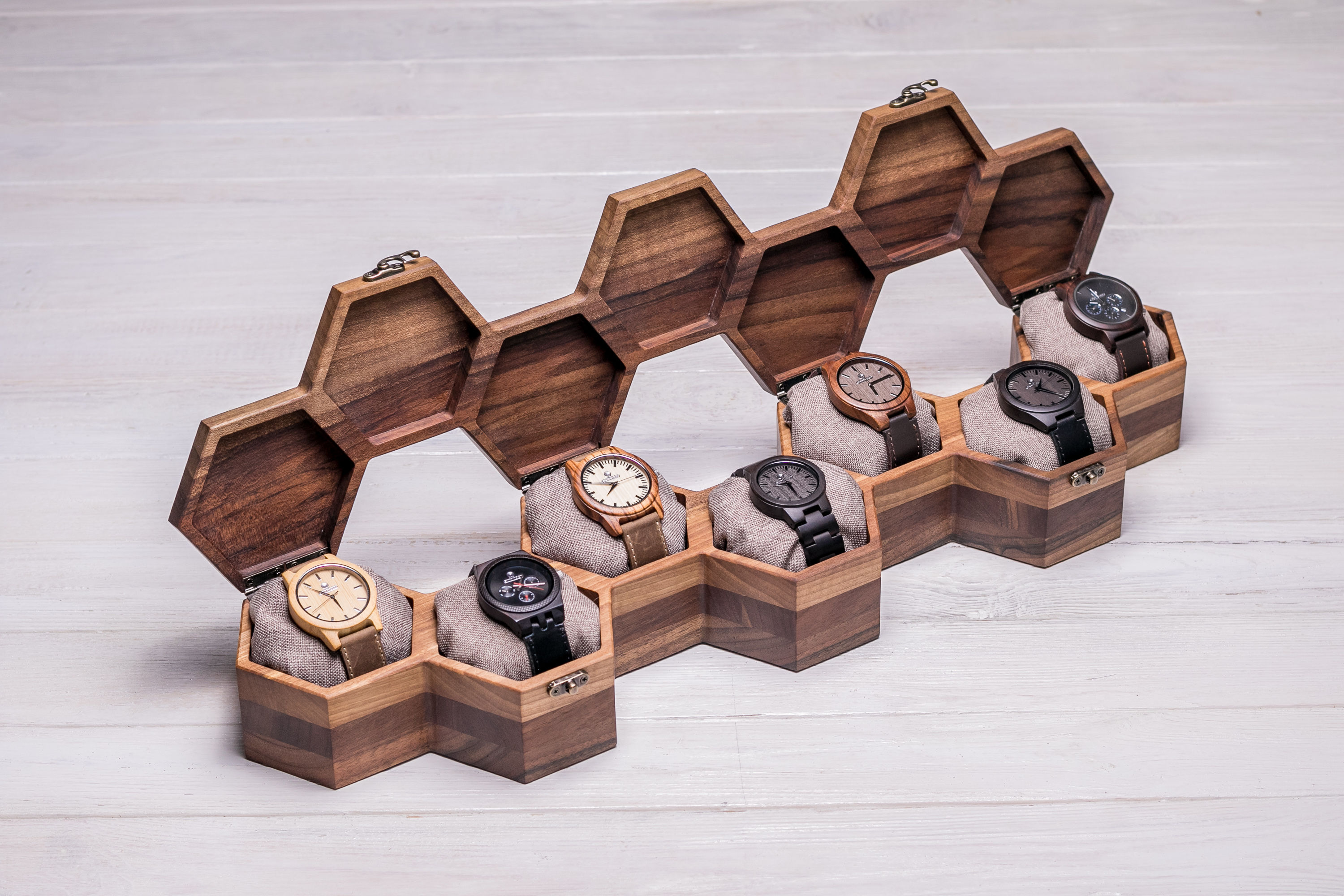 Сотовая шкатулка для 7 часов с деревянной крышкой