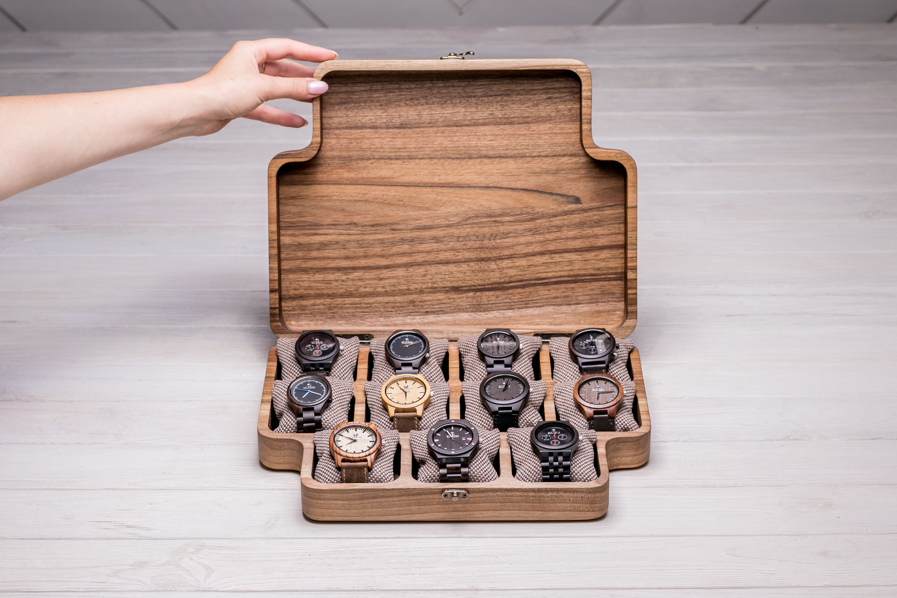 Цельная шкатулка для 11 часов с деревянной крышкой