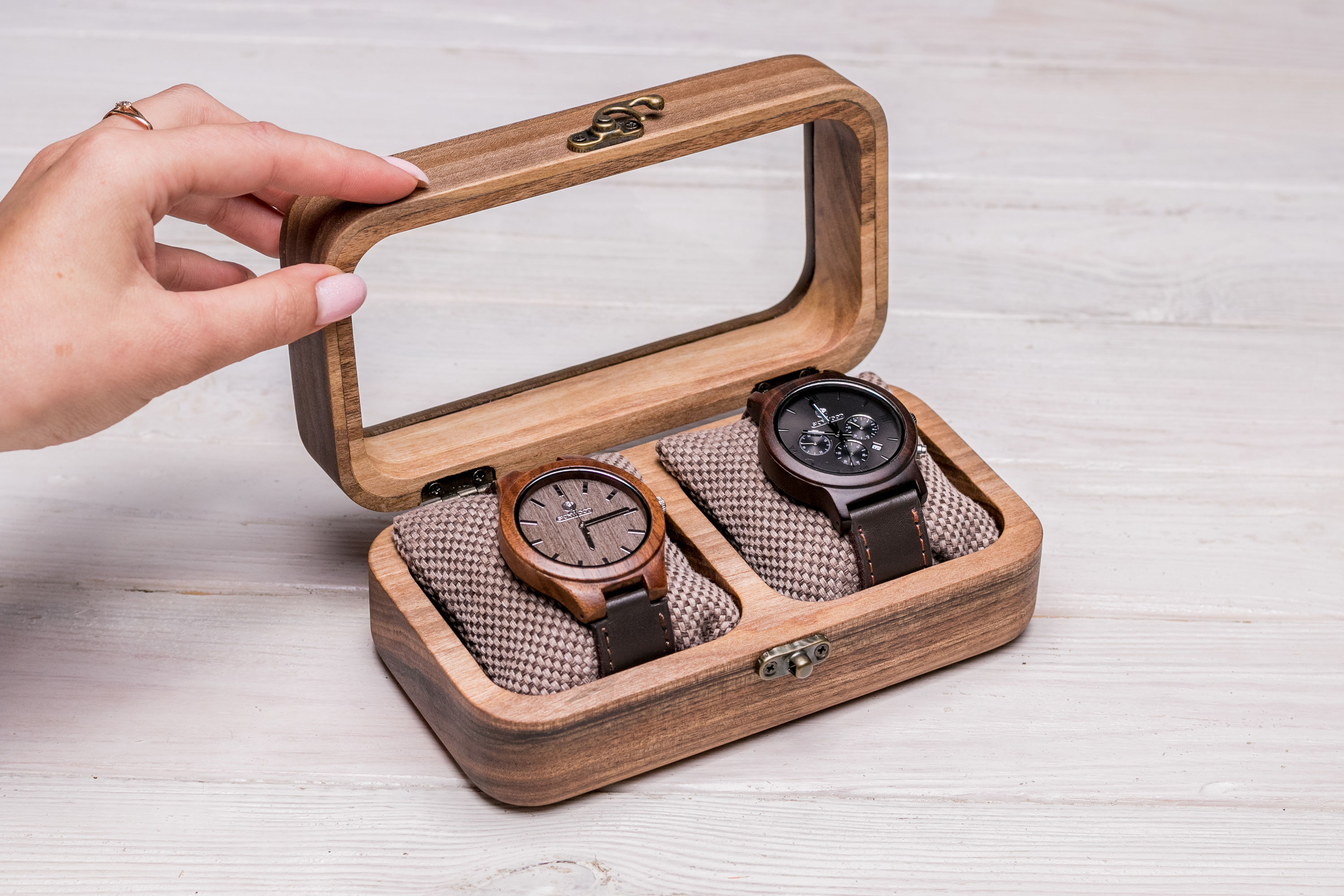 Цельная шкатулка для 2 часов со стеклянной крышкой