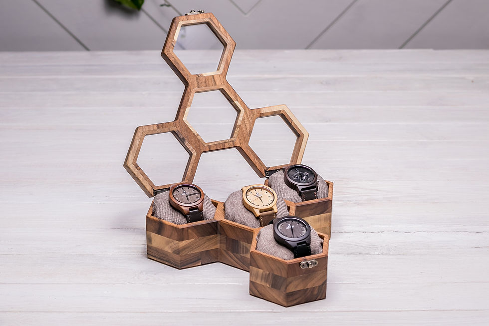 Сотова скринька для 4 годинників зі скляною кришкою