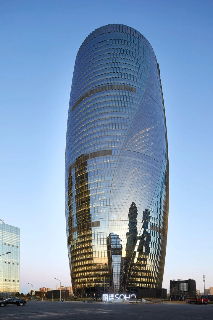 Leeza SOHO (left) and Heydar Aliyev Cultural Centre (right)
