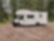 Camper in bosrijke omgeving